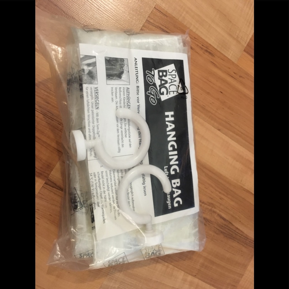 New space saving vacuum hanging bag
